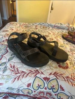 Teva Women’s sz 9