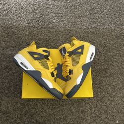 AJ4 Retro Lightnings