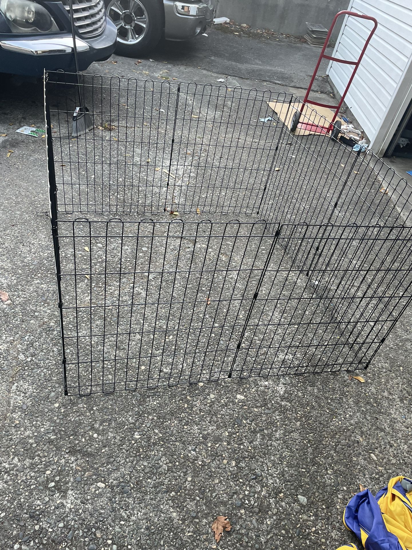 Nice  Dog Or Cat play pen (like New 