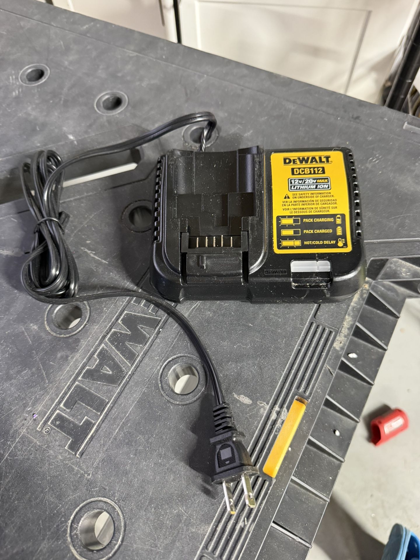 Dewalt 20V DCB112 Charger