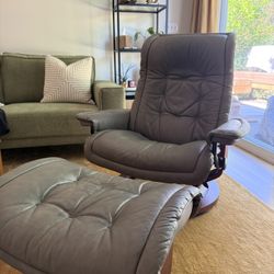 STRESSLESS STYLE RECLINER CHAIR AND OTTOMAN