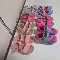 Toddler girls shoes #8, $5 each/Zapatos para niña pequeña, #8, $5 c/u