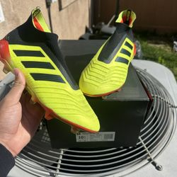 Predator Neon 18+ FG