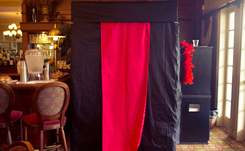 Enclosed Photobooth (Canopy Included)