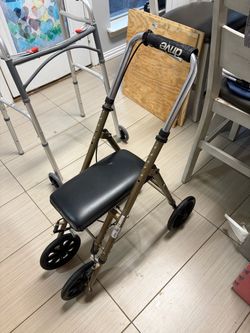 Drive Medical Steerable Knee Scooter / Walker