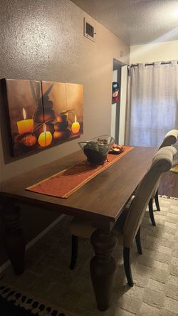 Finning room big table and 4 chairs