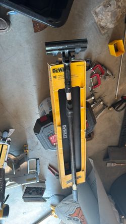 32 Inch Dewalt Drywall Skimmer With Extension Pole