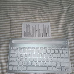 WIRELESS BLUETOOTH KEYBOARD 