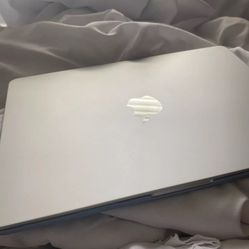 Apple MacBook Air 13.6" (256GB SSD, M2) Comes With Apple Care +3yr