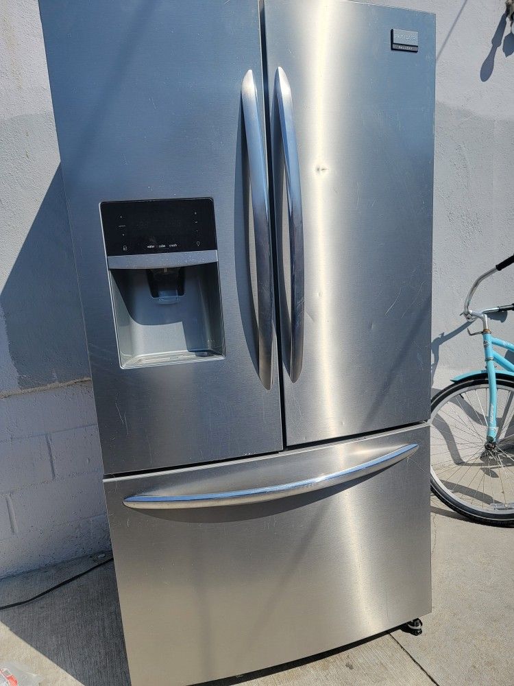 Refrigerator 