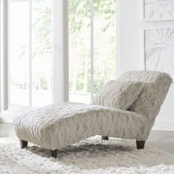 UPHOLSTERED CHAISE LOUNGE