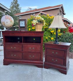 6 Drawer Wood Dresser Chest of Drawers and Nightstand Furniture Set Great Condition