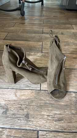 Guess - open toed Forrest green booties