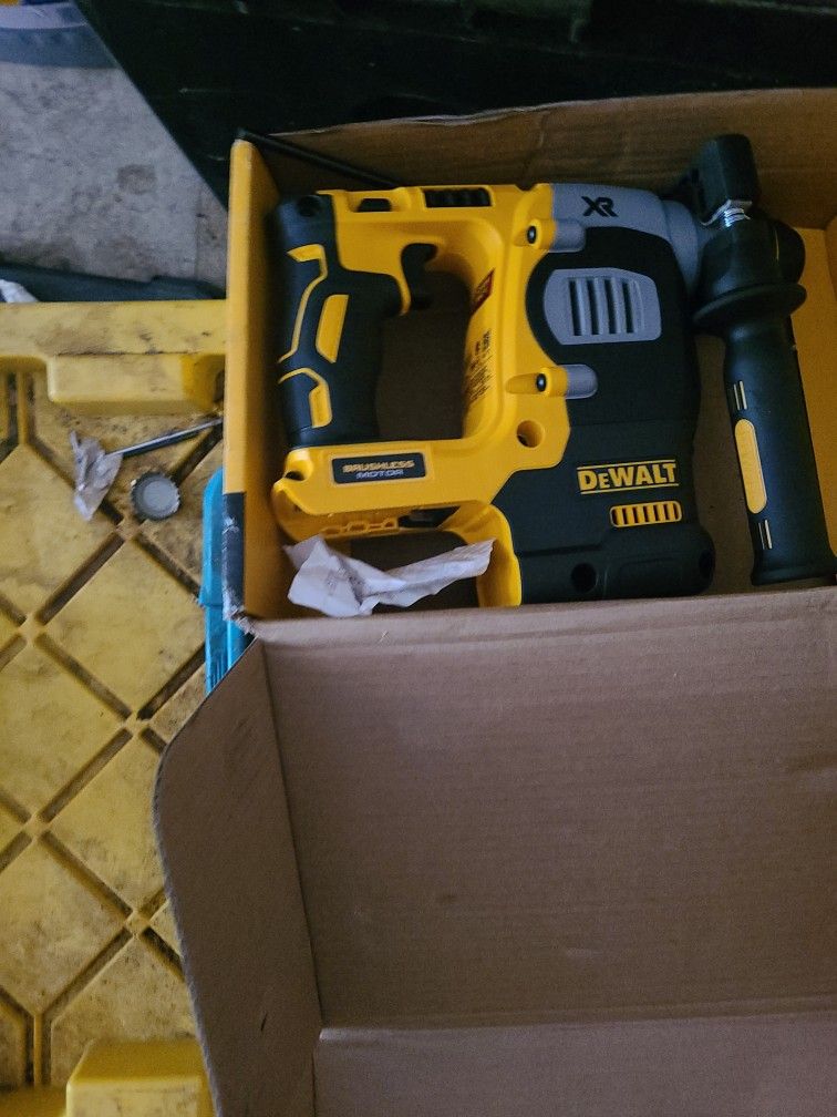 DEWALT
20V MAX XR Cordless Brushless 1 in. SDS Plus L-Shape Rotary Hammer (Tool Only)STORE PRICE 349