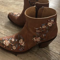 SIZE 7 All Leather Boots