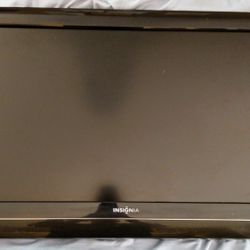 INSIGNIA 32" 720p/60Hz  LCD TV(Like New)