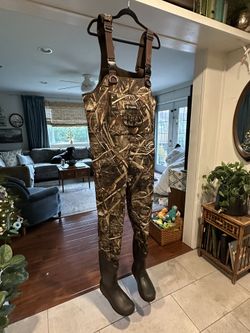 Men’s Size 11 Insulated Chest  Waders 