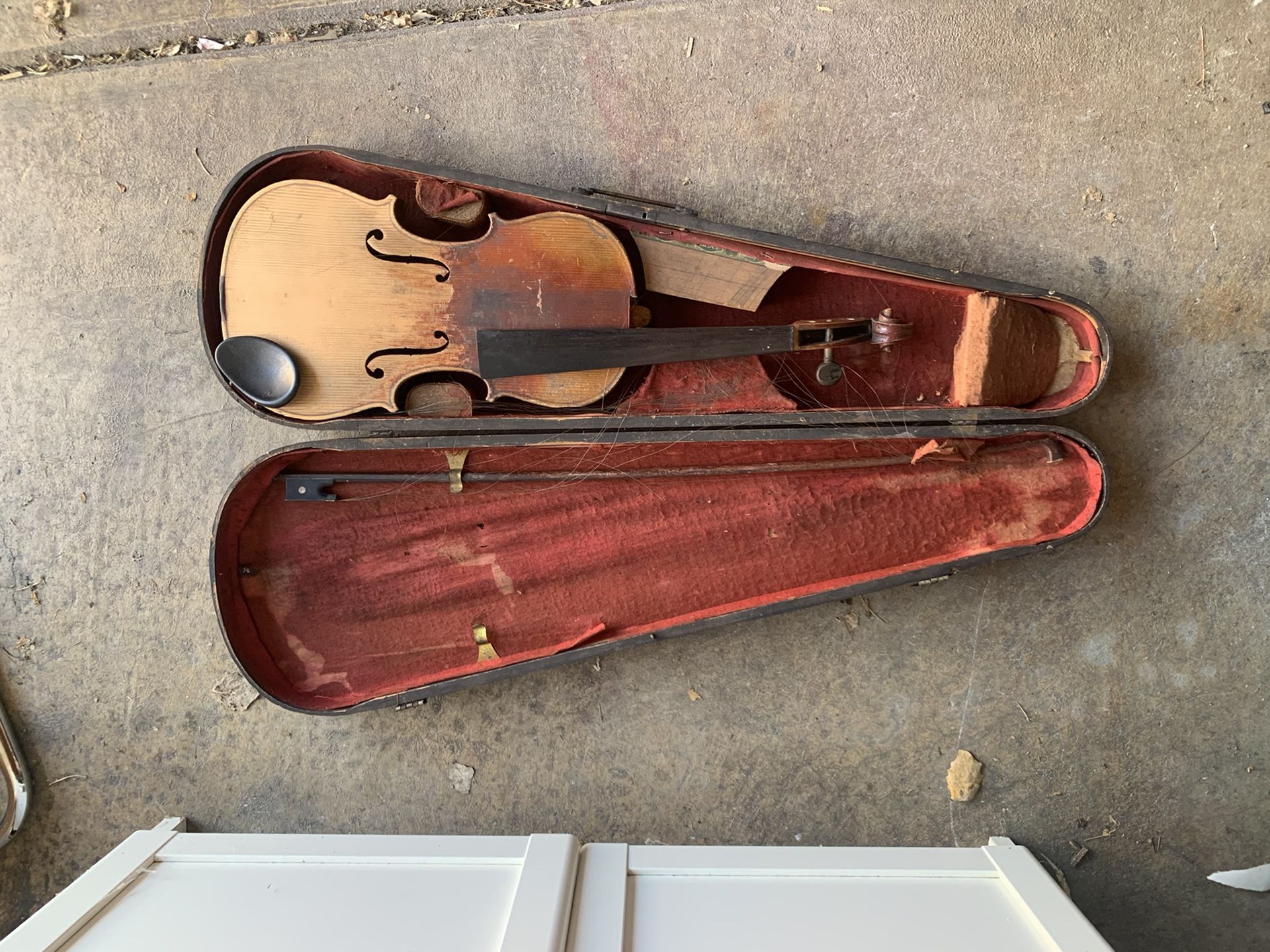 Very Old Broken Violin In Case