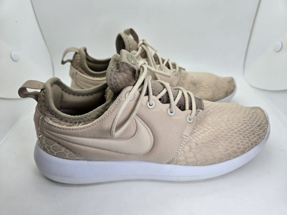 Nike Roshe Two SE Shoes Womens 8 Biege Oatmeal Running Athletic Workout Sneakers
