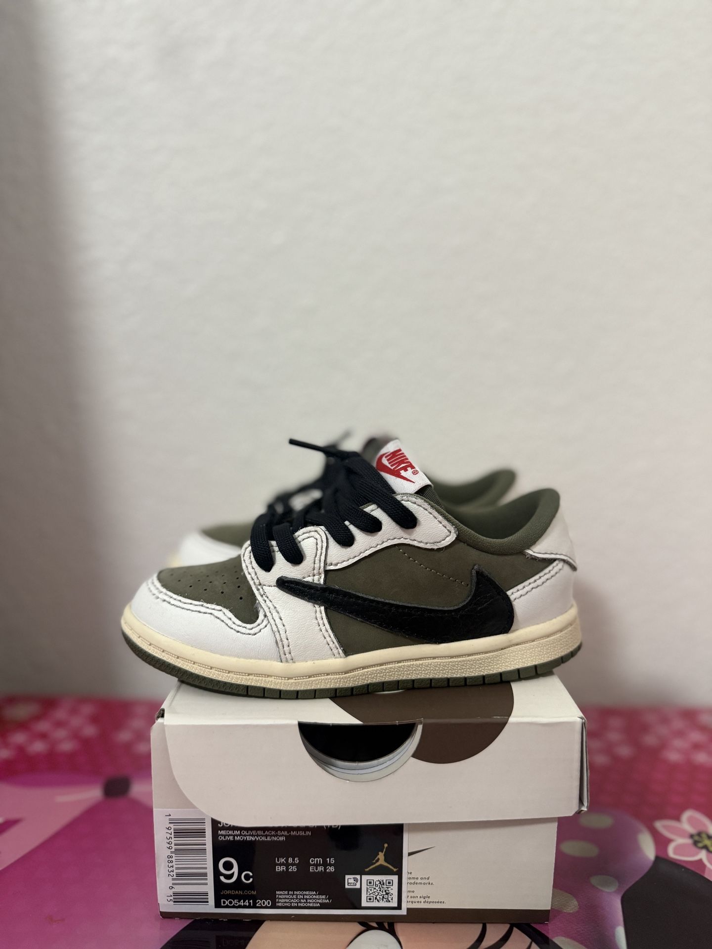 Travis Scott Jordan 1 Low Medium Olive - 9c - $110 - Used