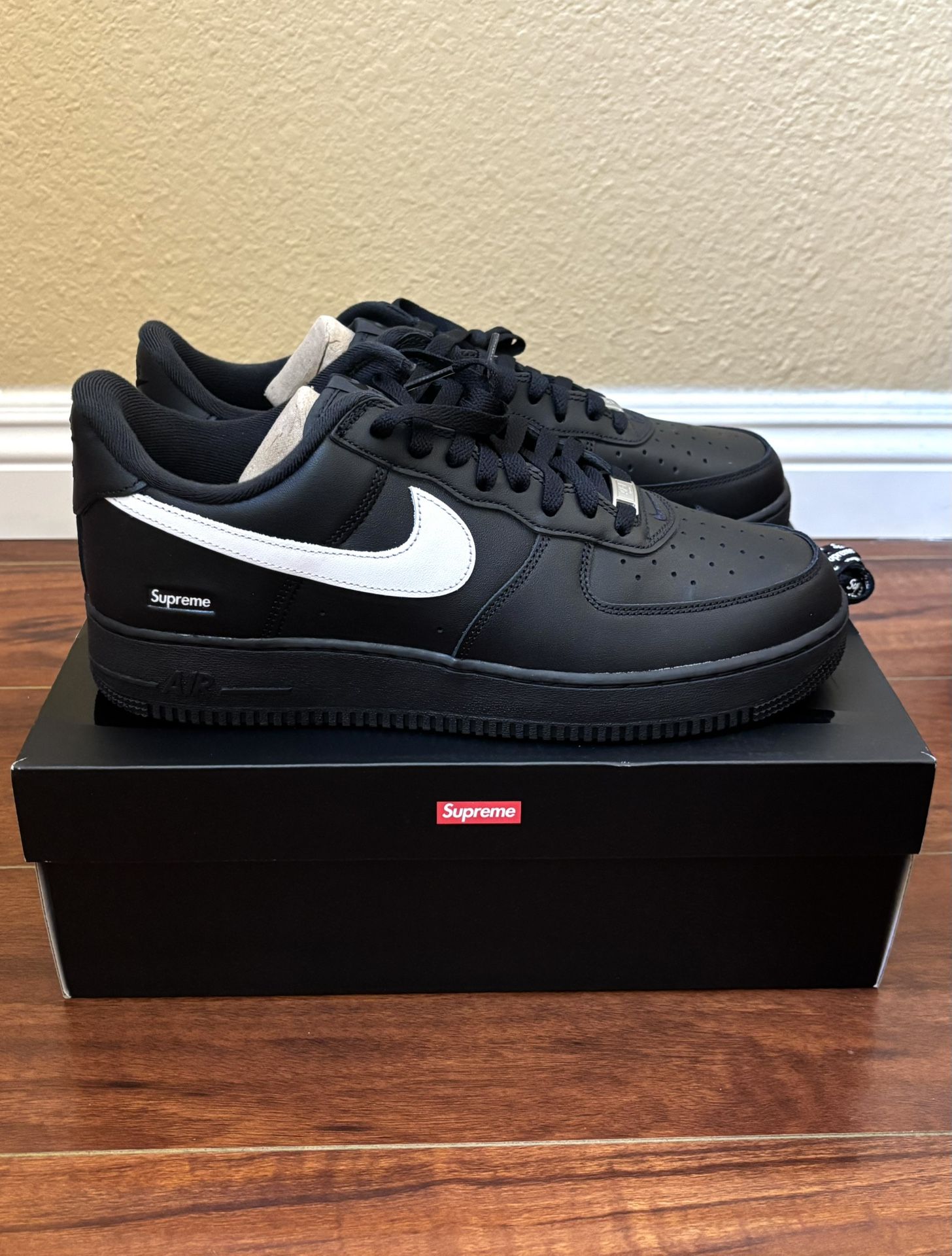 Supreme Nike Air Force 1 Black/White - Size 11