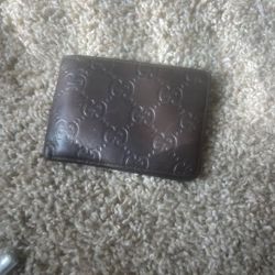 Authentic Gucci wallet (Leather GG pattern)