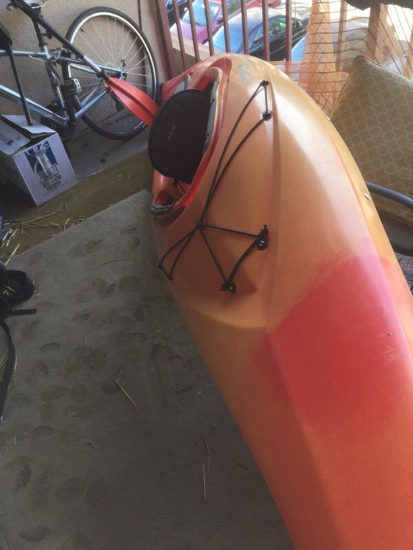Perception Rhythm Sport 11 foot kayak with paddle and life vest