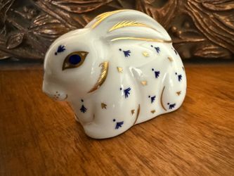 Vintage royal crown derby rabbit figurine paperweight