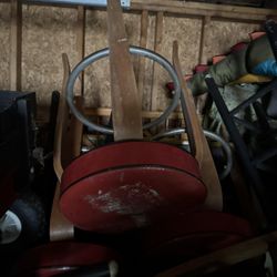 4 Red Bar Stools.  25$ Each 
