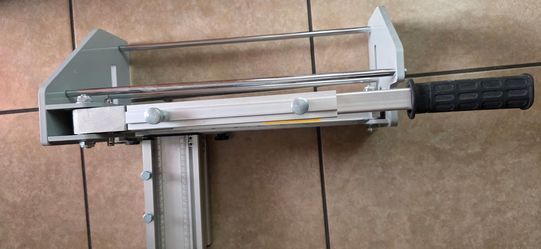 LAMINATE CUTTER