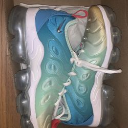 W AIR VAPORMAX PLUS 7.5