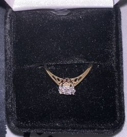 14 K Gold Diamond Ring 