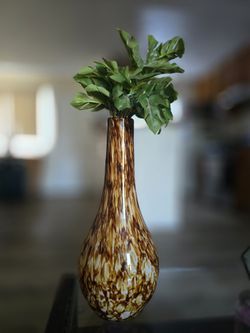 Vase w/ Fake Plant