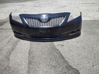 2007-2010 Toyota Camry complete front bumper with all the accessories OEM.