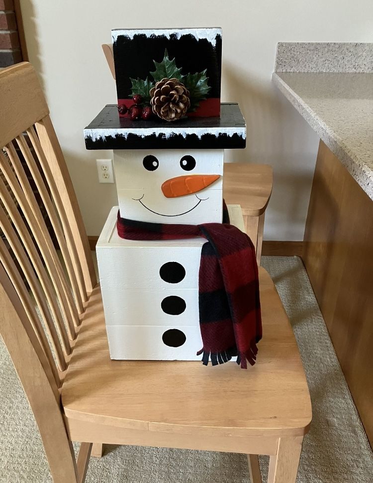 Wooden Snowman Made Out Of Pallets 