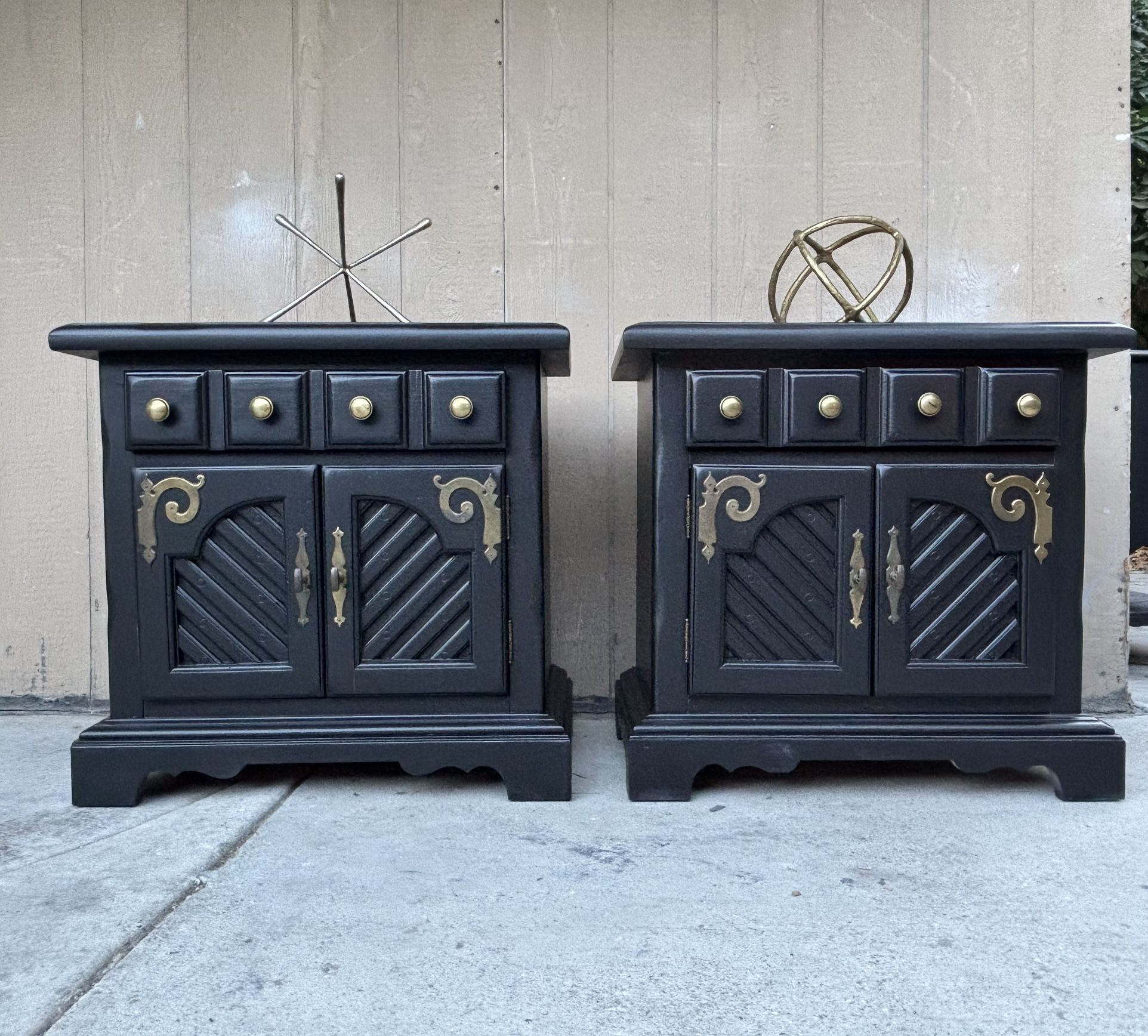 Beautiful black and gold pair of nightstands 