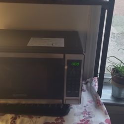 Like New Black And Decker Microwave!!