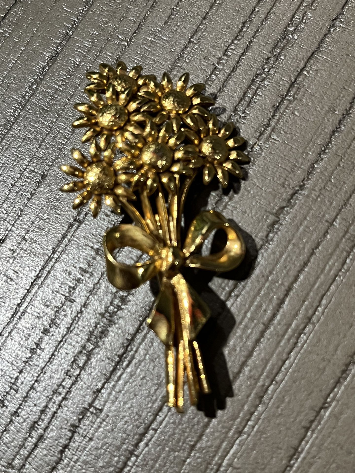 Vintage Brooch Pin Golden Tone Visit   Bouquet of Sun Flowers with Ribbon