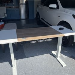 Beautiful Hardly Used Electric Stand Table 