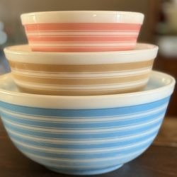 Vintage Pyrex Mixing Bowls
