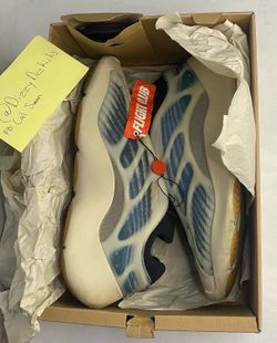 YEEZY 700 V3 KYANITE-Size 11M