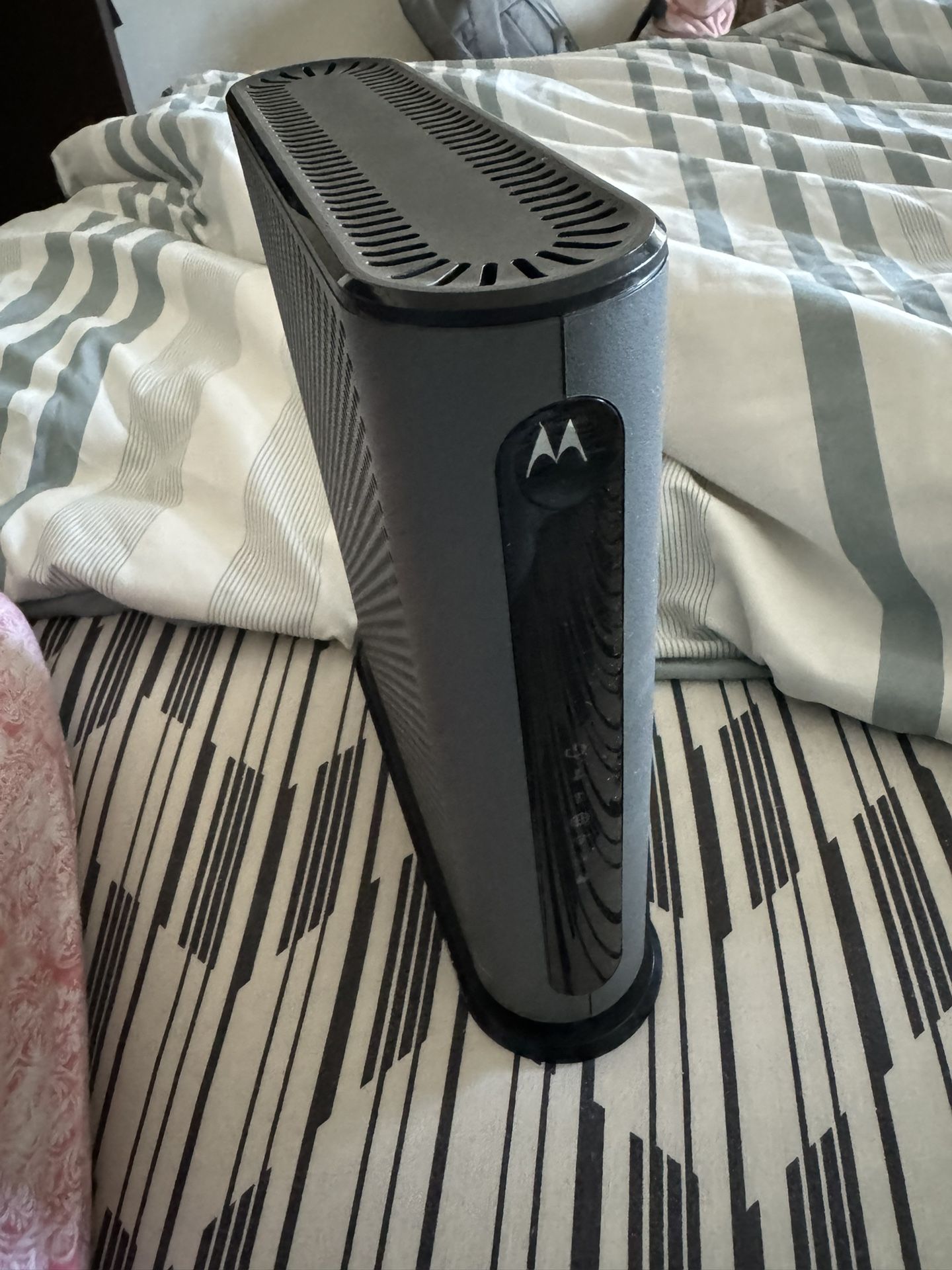 Motorola MB8600 DOCSIS 3.1 Cable Modem - Approved for Comcast Xfinity