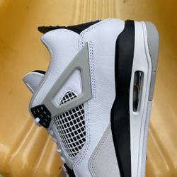 Jordan 4 RetroMilitary Black