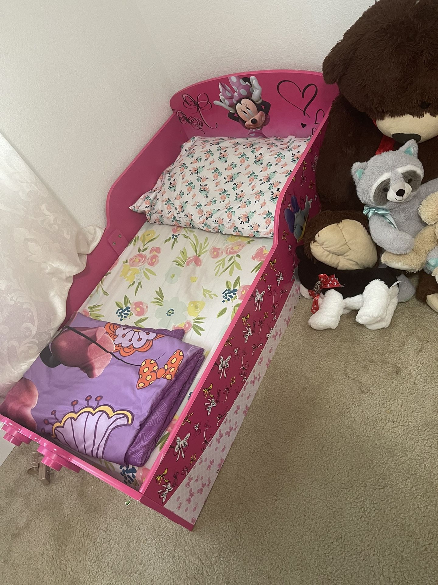 Minnie Mouse Interactive Wood Toddler Bed - Delta Children