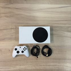 Xbox Series S – Excellent Condition – Controller & Cables Included