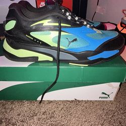 Mens puma’s shoe size 12