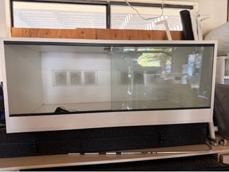 Reptile enclosure
