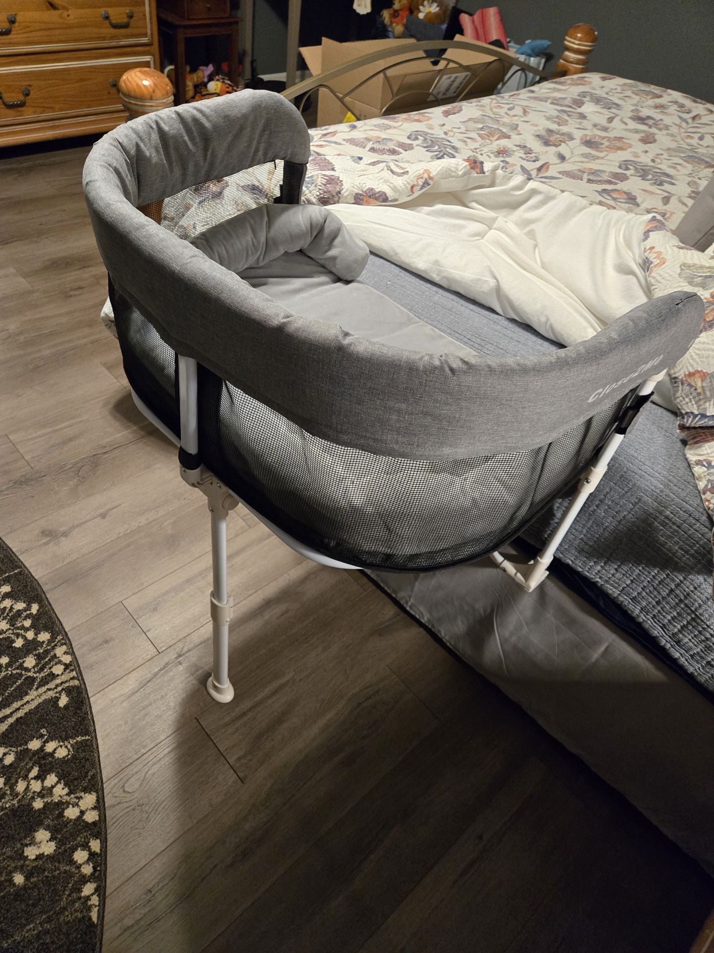 “LIKE NEW” Close To Me Elevated Pet Bed