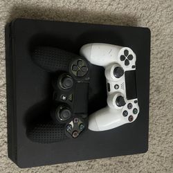 Play Station 4 Slim