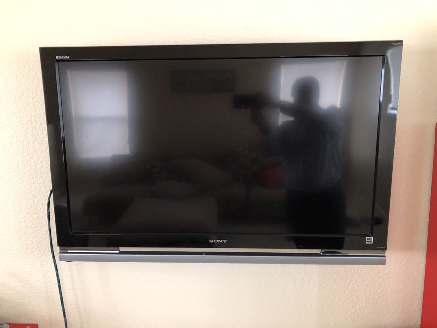 Sony 40 inch Bravia TV model number KDL 40W4100